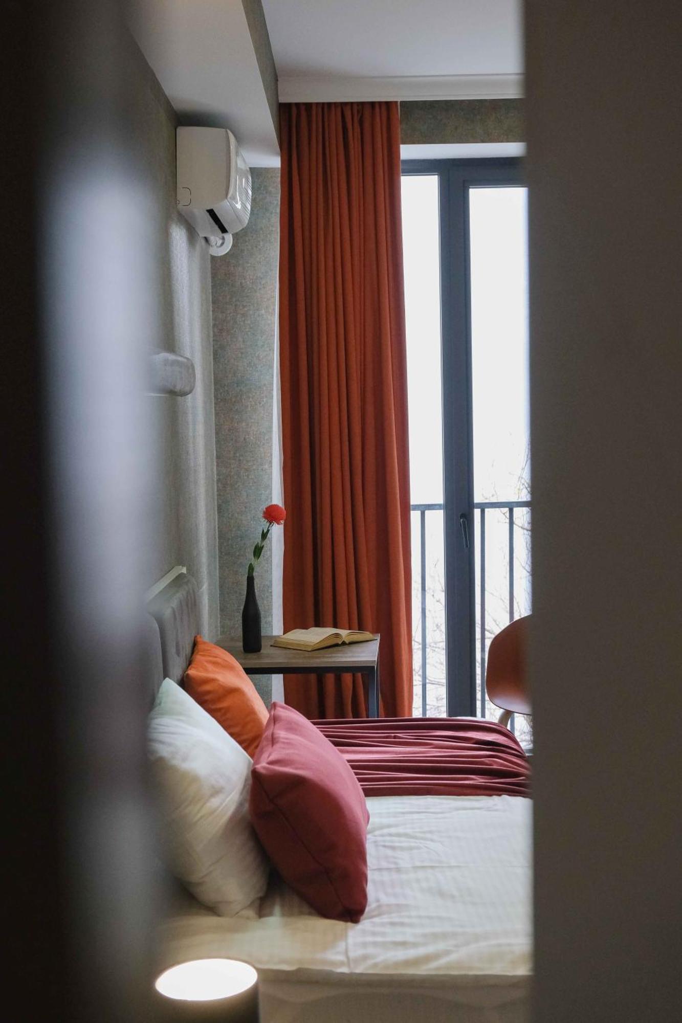 Round Garden Hotel Tbiliszi Kültér fotó